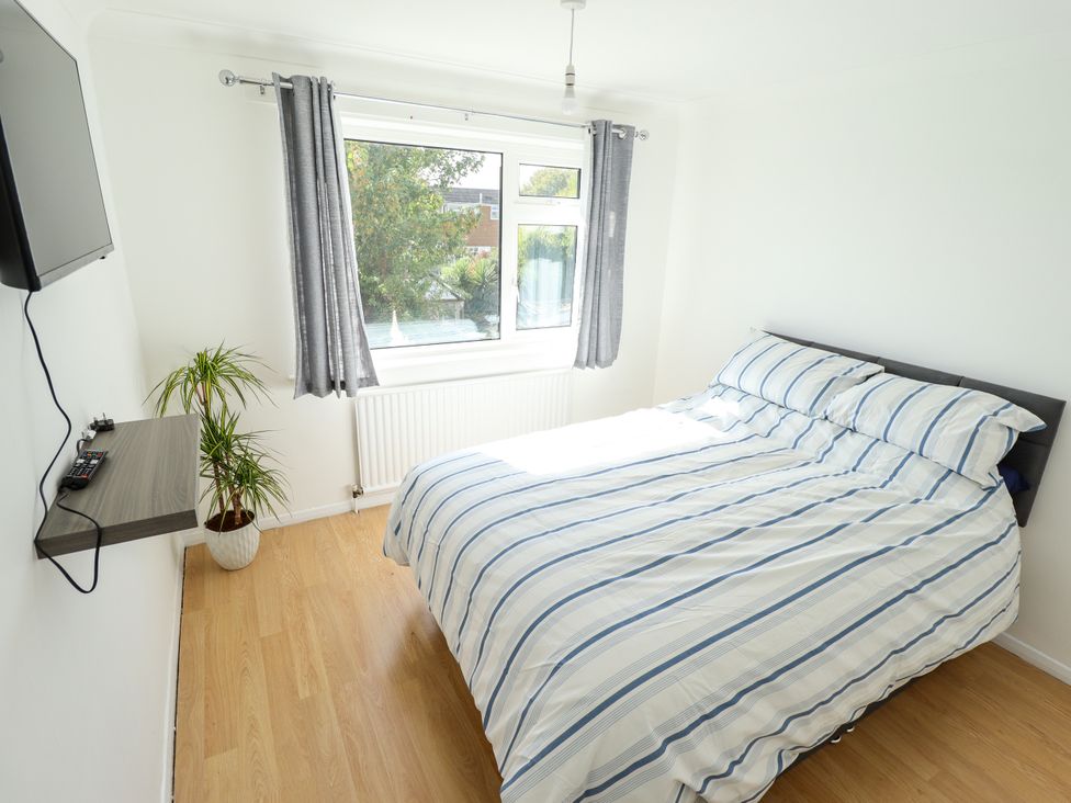A bedroom with a bed and a television at Mariner's Nook in Cleethorpes