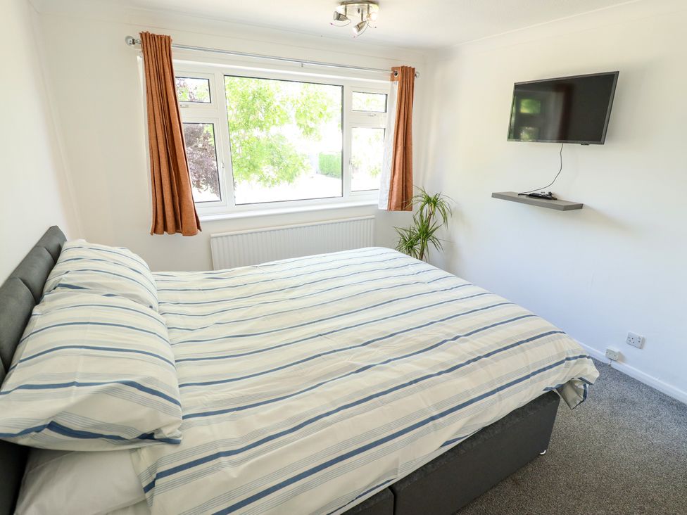 A bedroom with a bed and a television at Mariner's Nook in Cleethorpes