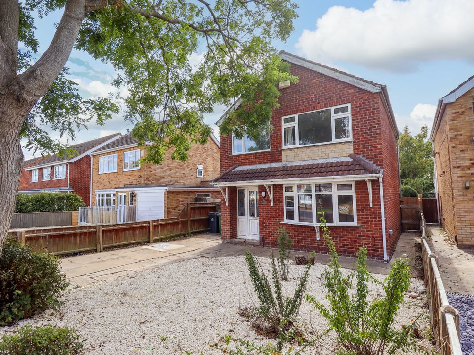 A house with a gravel front garden at Mariner's Nook in Cleethorpes