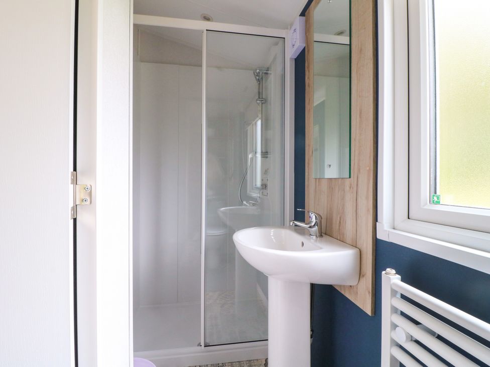 A bathroom with a shower and sink at Falcon Lodge in Coalville