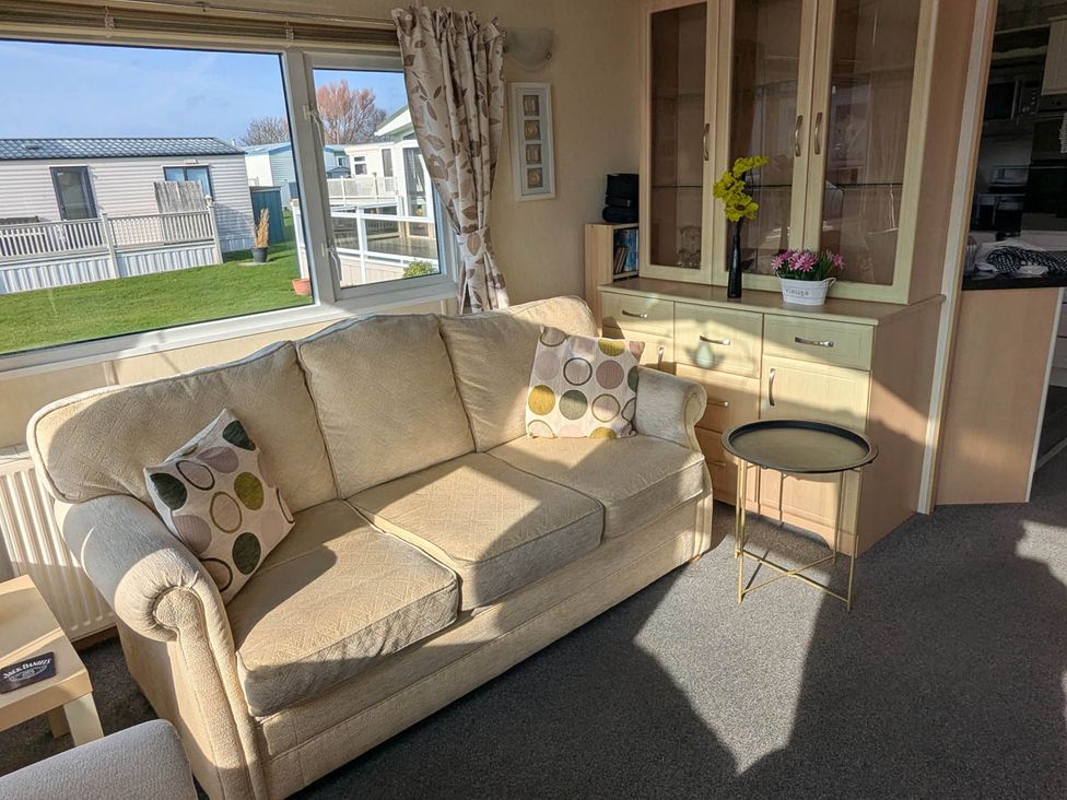 A living room with a sofa and coffee table at Beachcomber Cabin Dog Friendly Anderby Creek Lincolnshire