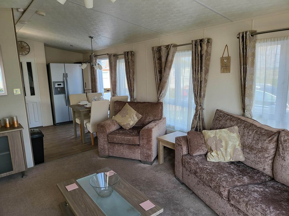 A living room with sofas and a dining area at The Old Barn in Manchester