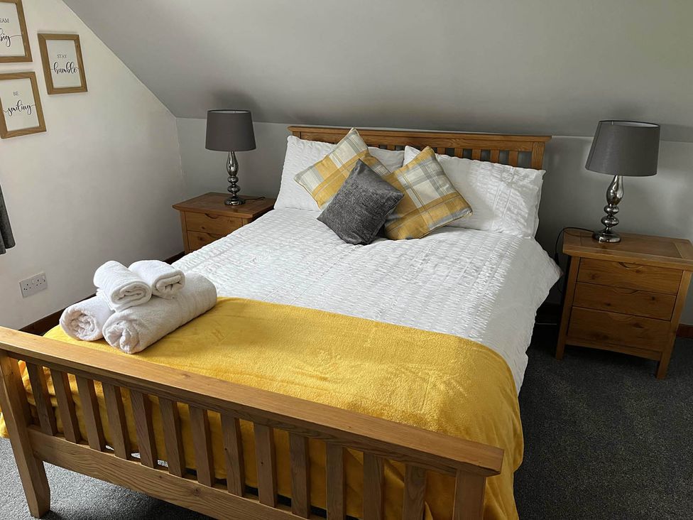 A bedroom with a bed and nightstands at the property