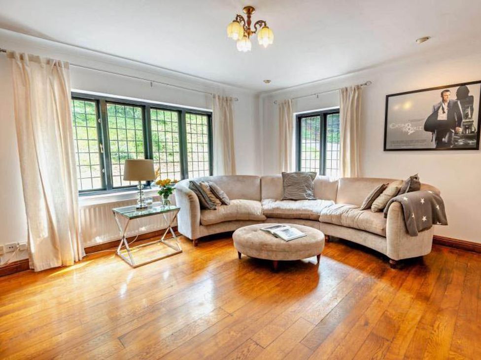 A living room with a large sofa and coffee table at Luxurious 5 Bedroom House in Cookham near Marlow
