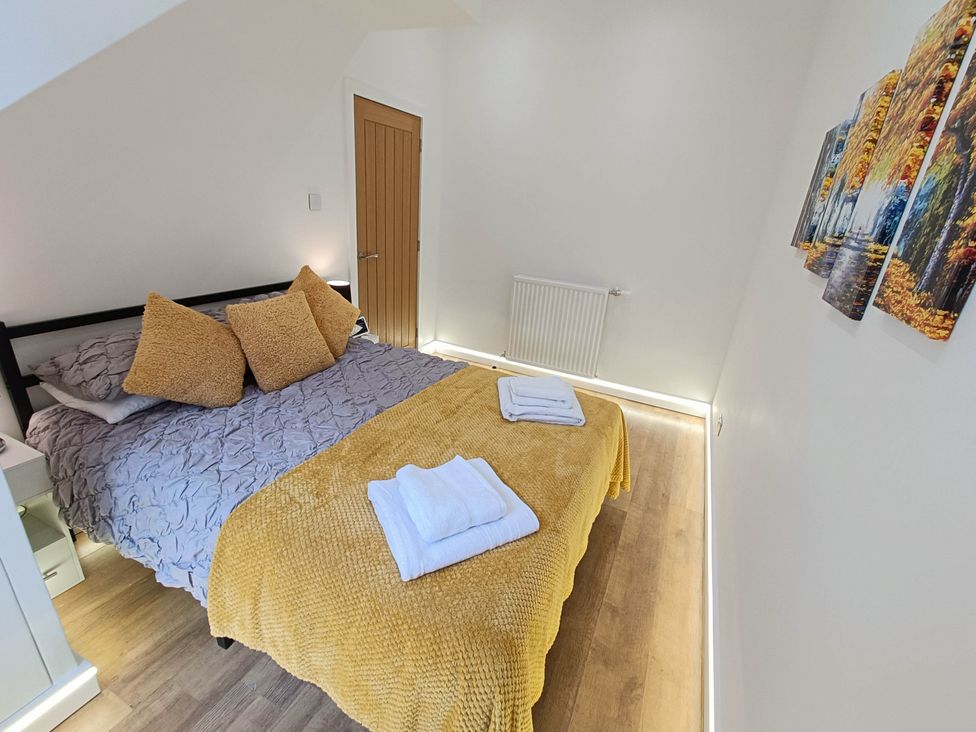 A bedroom with a bed and towels at RnB Rural n Beautiful Near Barrhill