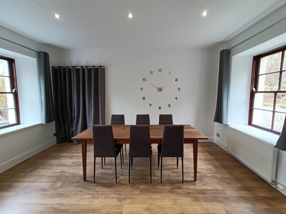 A dining room with a table and chairs at RnB Rural n Beautiful Near Barrhill