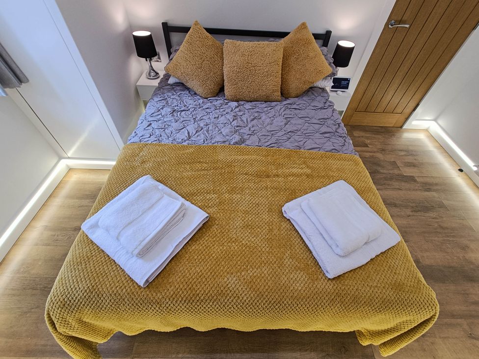 A bedroom with a bed and towels at RnB Rural n Beautiful Near Barrhill