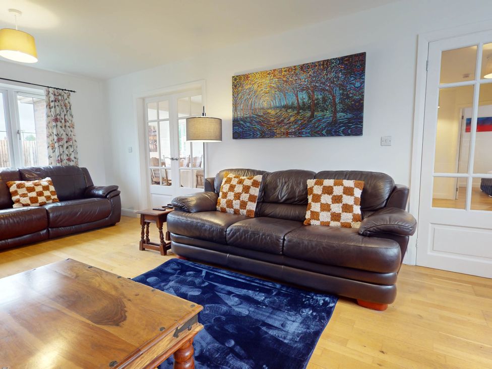 A living room with leather sofas and a wooden coffee table at 5 Bedroom Home Sleeps 16 Ideal for Groups in Epworth