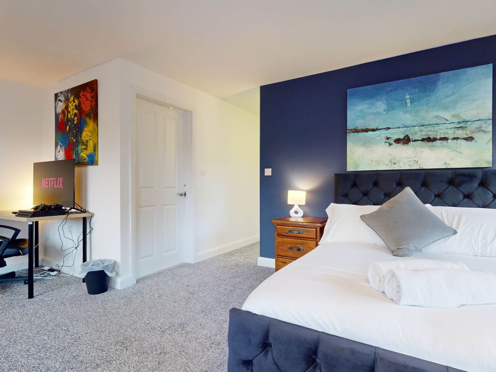 A bedroom with a bed and desk at 5 Bedroom Home Sleeps 16 Ideal for Groups in Epworth