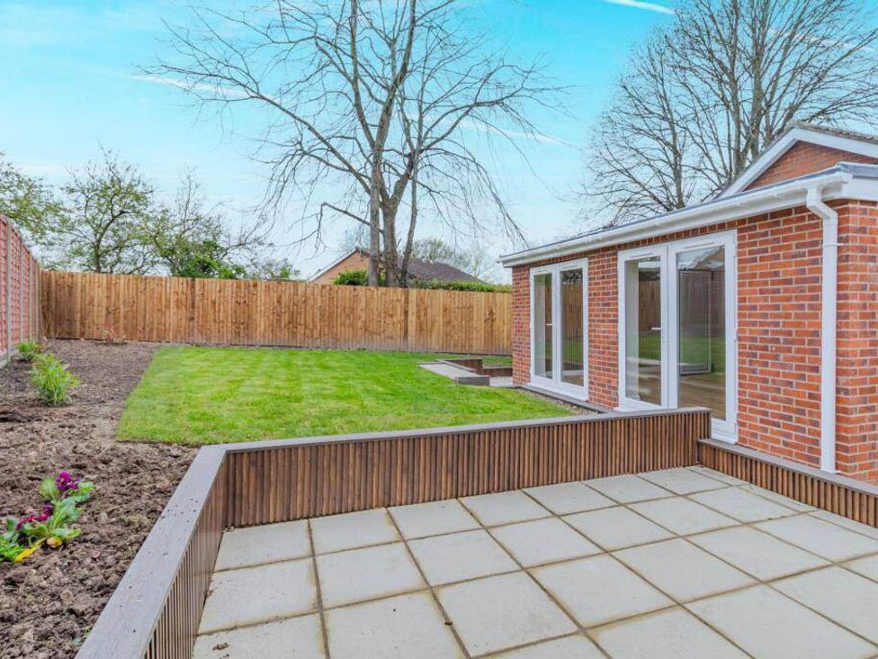 A garden area with grass and a patio at Loughborough Luxe Bungalow Retreat Sleeps 6 in Shepshed