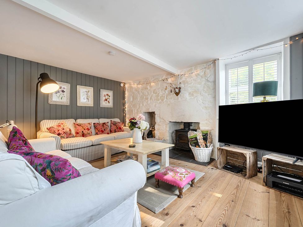 A living room with a sofa and coffee table at House Sleeps 6 Pet Friendly Parking Auchencairn near Palnackie