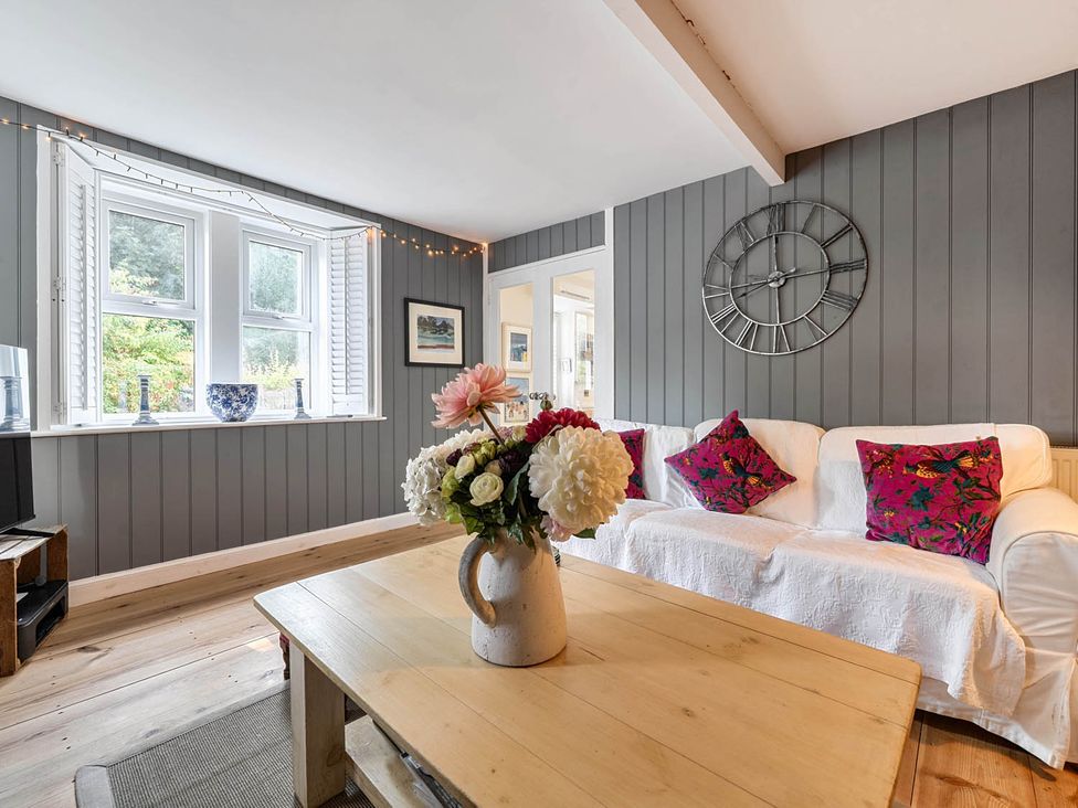 A living room with a sofa and a coffee table at House Sleeps 6 Pet Friendly Parking Auchencairn near Palnackie