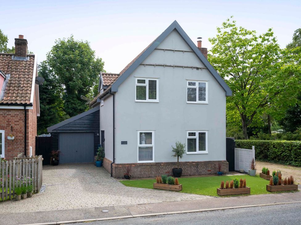 A house with a garage and garden at Detached House in Quiet Village Pets Allowed Ashbocking near Otley, Suffolk