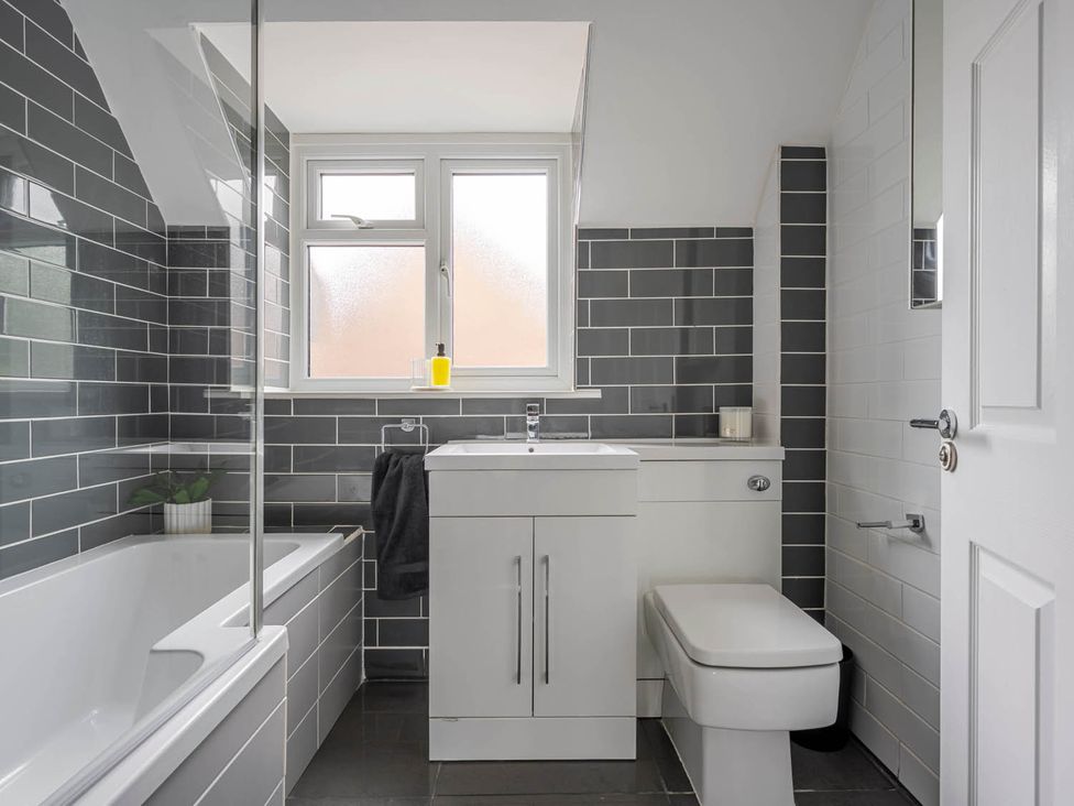 A bathroom with a bath tub, toilet, and sink at Detached House in Quiet Village Pets Allowed Ashbocking near Otley, Suffolk