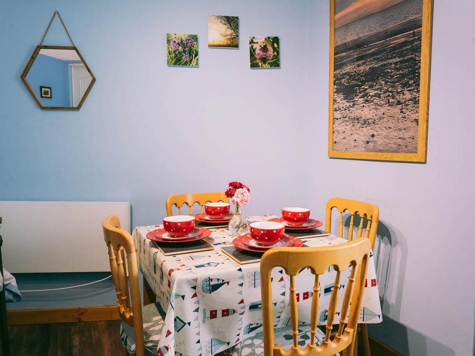 A dining room with a table set for four at 1 Bed Sleeps 3 Free Parking Pets Allowed in Dereham