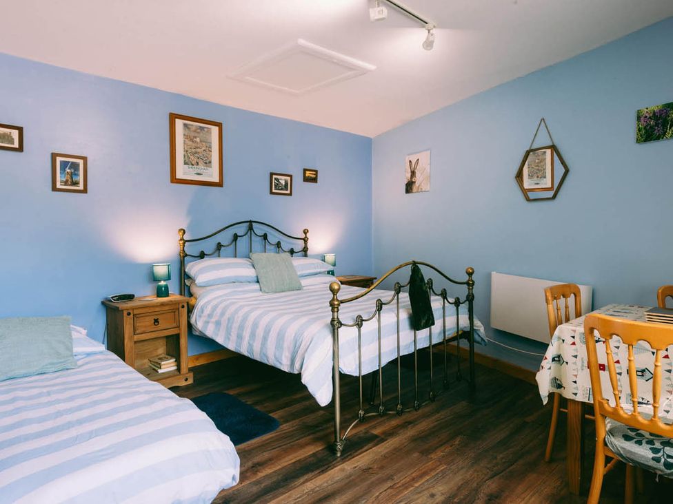 A bedroom with two beds and a table at 1 Bed Sleeps 3 Free Parking Pets Allowed in Dereham