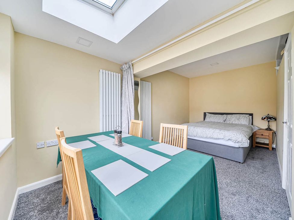 A dining room with a table and chairs at Cottage Sleeps 6 with Parking and Garden in Bridlington