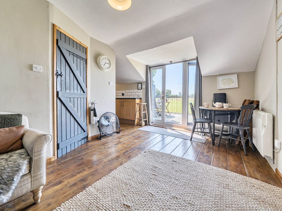 A living room with a table and chairs at Hayloft Sleeps 3 with Enclosed terrace in Dereham