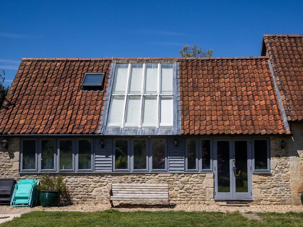 A building exterior with a roof and windows at The Dovecote 3Bed Cottage Rowden Manor Chippenham