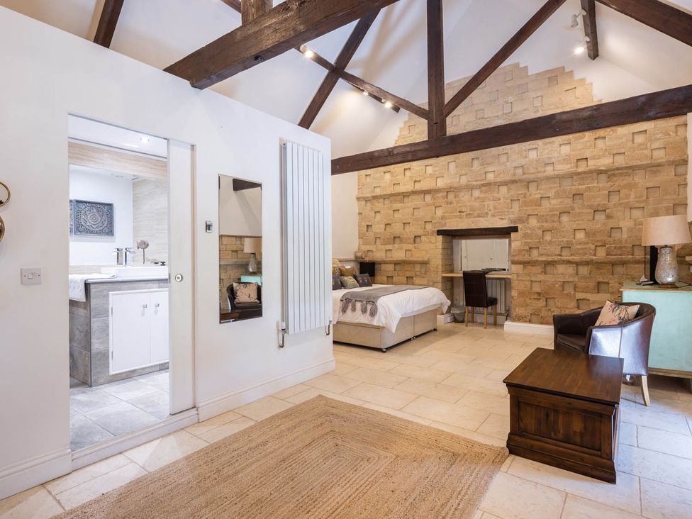 A bedroom with a bed, desk, and chair at The Dovecote 3Bed Cottage Rowden Manor Chippenham