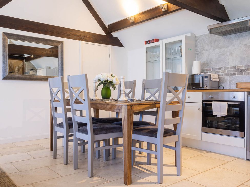 A dining room with a table and chairs at The Dovecote 3Bed Cottage Rowden Manor in Chippenham