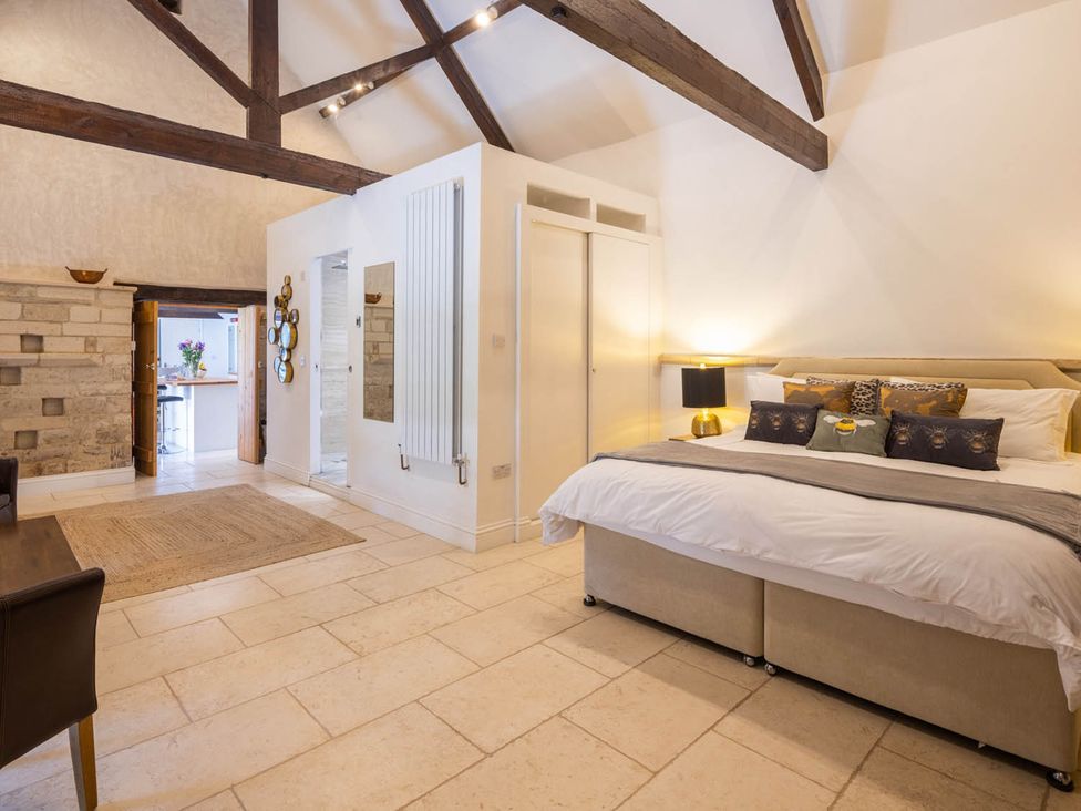 A bedroom with a bed and wardrobe at The Dovecote 3Bed Cottage Rowden Manor in Chippenham