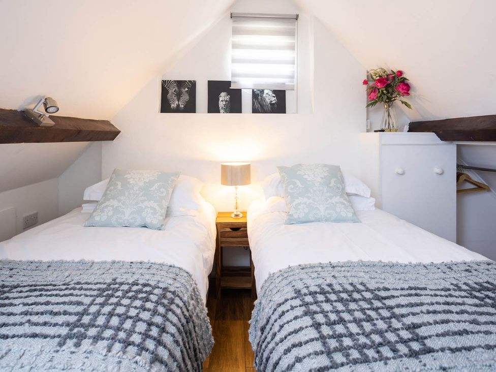 A bedroom with two beds and a lamp at The Dovecote 3Bed Cottage Rowden Manor, Chippenham