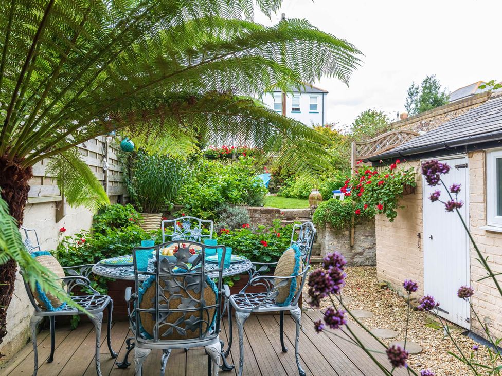 A garden with a table and chairs at Seafront Apartment Private Garden Free Parking in Littlehampton