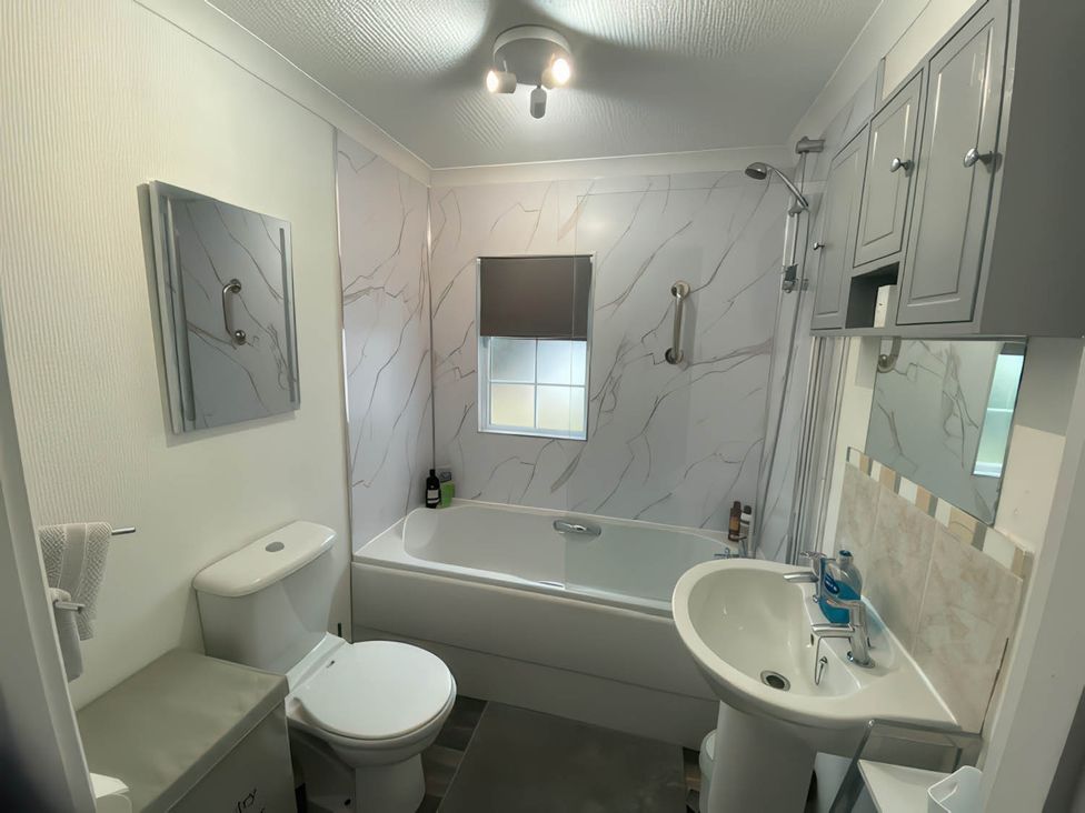 A bathroom with bathtub and sink at Paddock View Snetterton Norfolk near East Harling