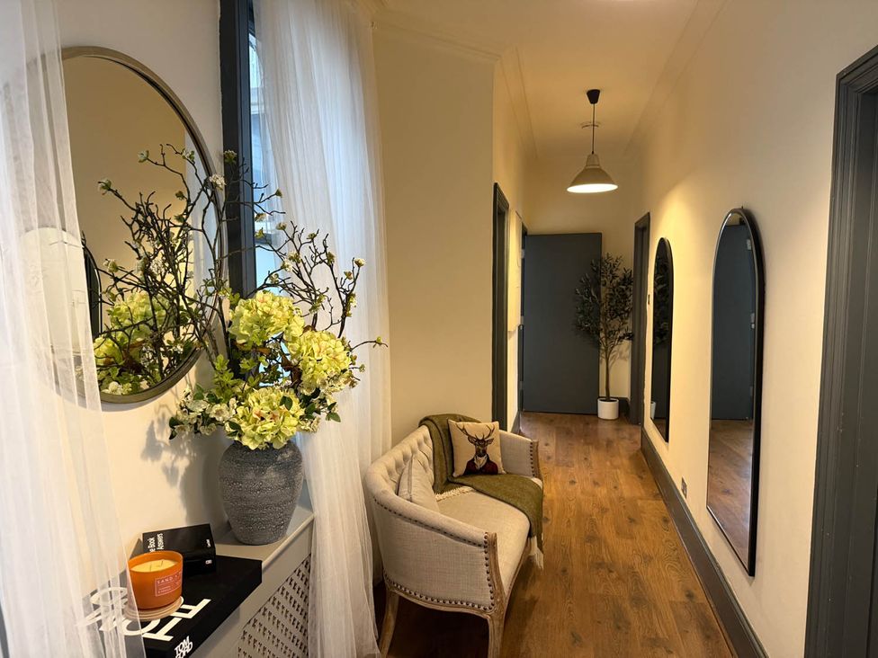 A hallway with a sofa and decorative items at 3 Bedrooms in Central Tunbridge Wells in Royal Tunbridge Wells