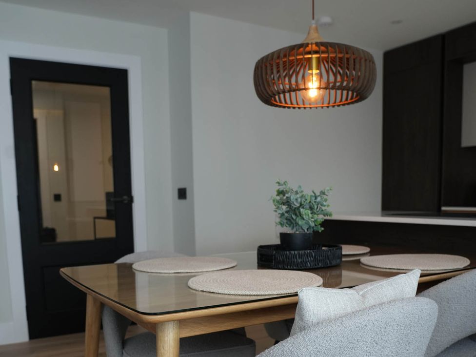 A dining area with a table and chairs at 1st Floor Luxury 2Bed Apt Sleeps 6 St Andrews