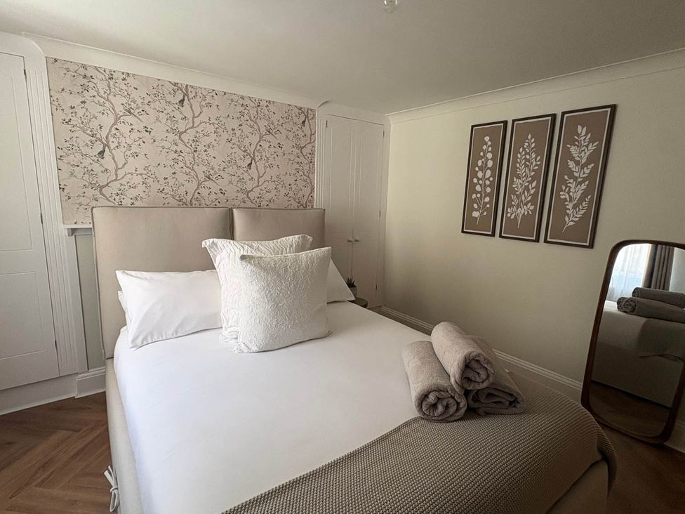 A bedroom with a bed and decorative wall art at 1 Bed Sleeps 2 Near Beach Parking Hastings