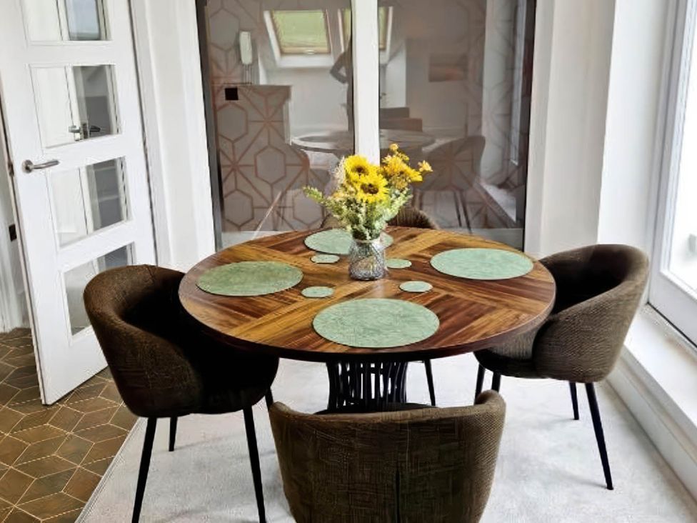 A dining room with a round table and chairs at Apartment Sleeps 4 with Balcony and Parking in Kingsbridge