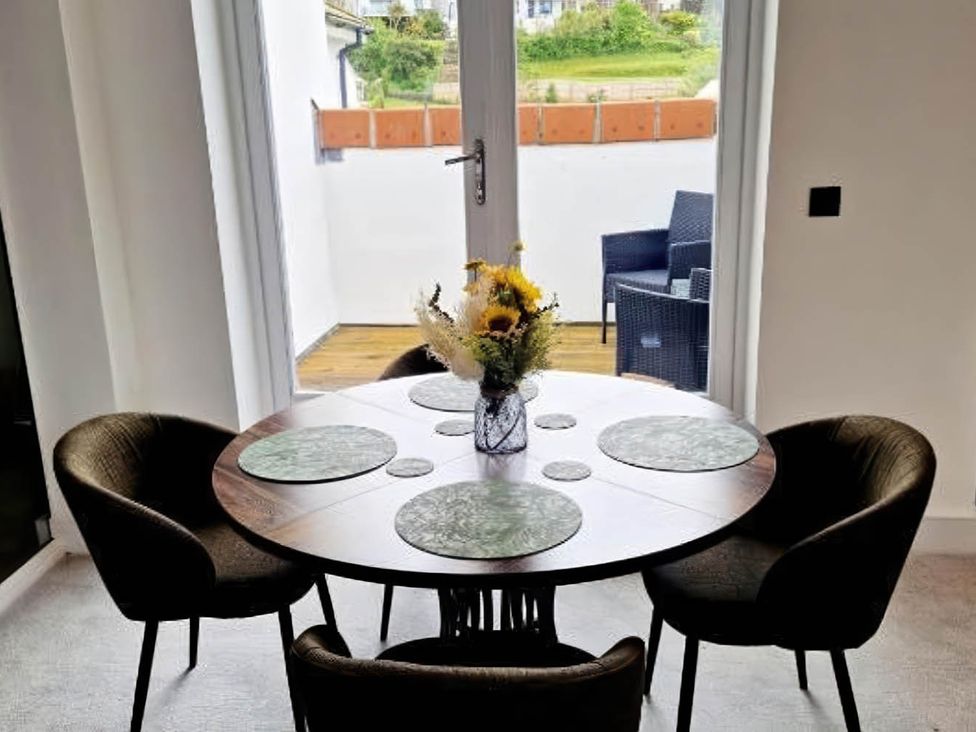 A dining room with a round table and chairs at Apartment Sleeps 4 with Balcony and Parking in Kingsbridge