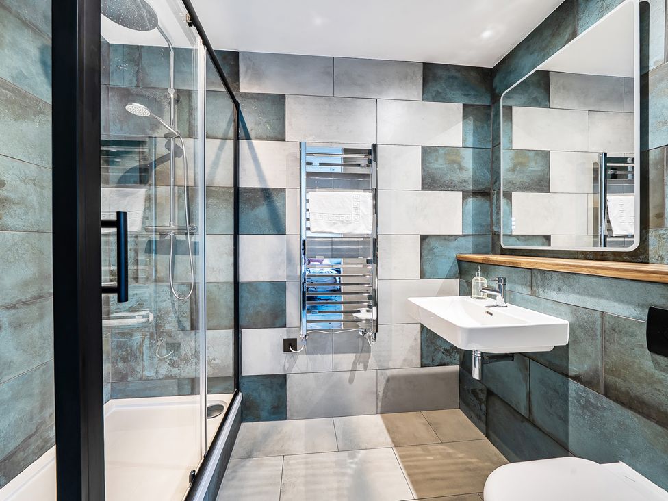 A bathroom with a shower, sink, and towel rail at Apartment Sleeps 4 with Balcony and Parking in Kingsbridge