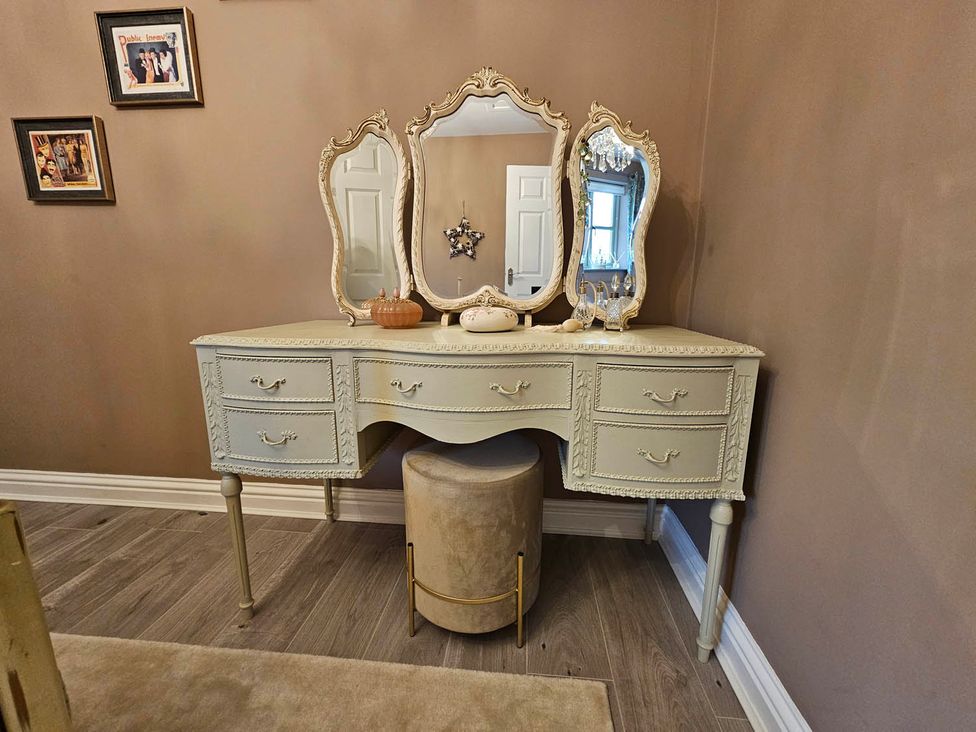 A dressing room with a vanity and mirrors at Cottage Sleep 4 Pet Friendly Enclosed Garden, Rollesby, near Scratby