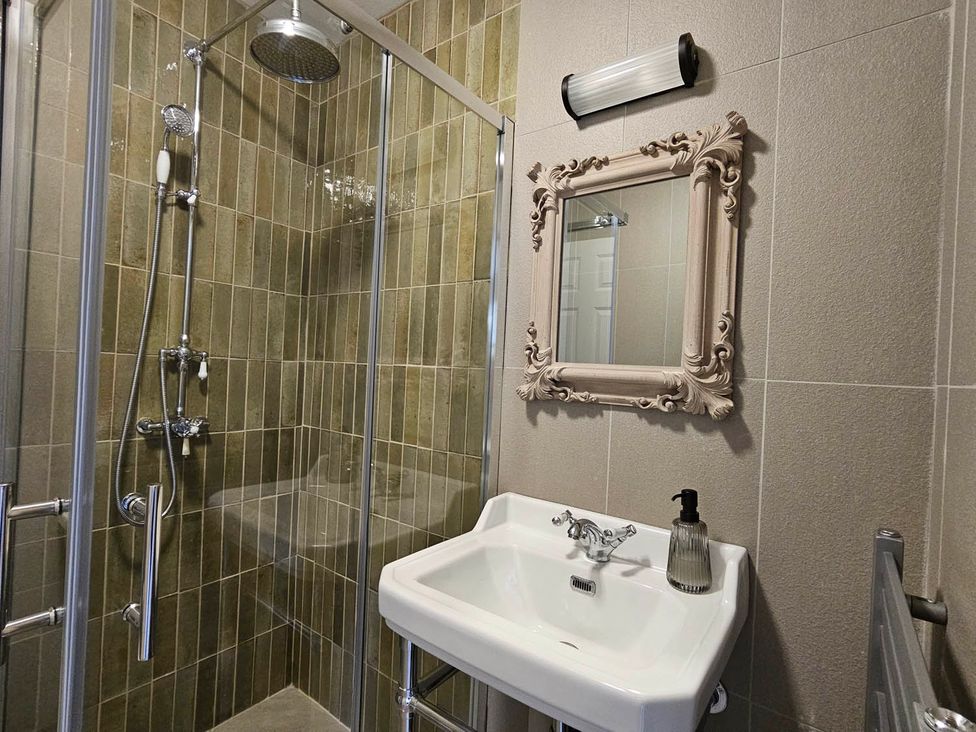 A bathroom with a shower and sink at Cottage Sleep 4 Pet Friendly Enclosed Garden, Rollesby, near Scratby