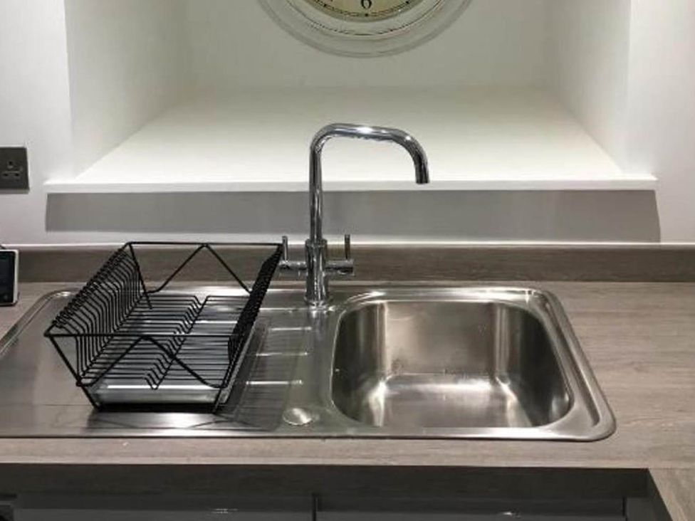 A sink and drainer next to a tap at Family Friendly Apt Sleeps 6 Station Close Royal Tunbridge Wells