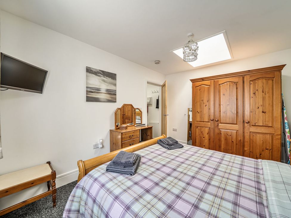 A bedroom with a bed, wardrobe and TV at Cozy Cottage sleeps 4 in Barton upon Humber