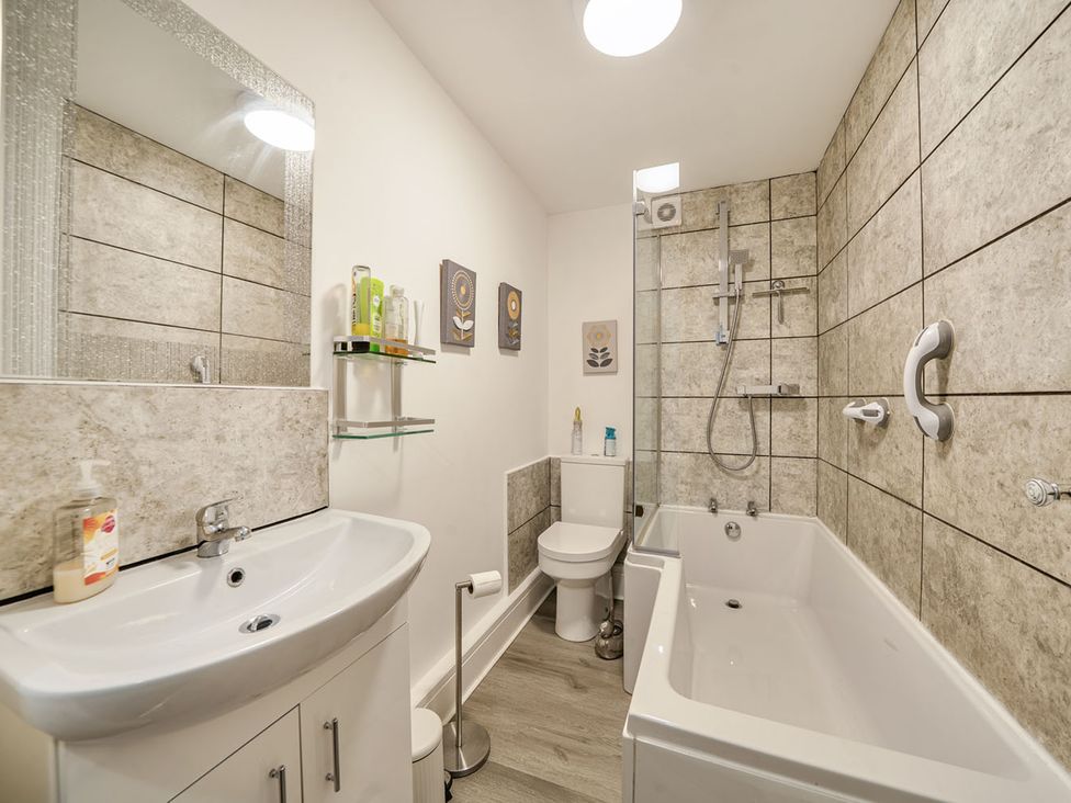 A bathroom with a bathtub and a shower at Cozy Cottage sleeps 4 in Barton upon Humber
