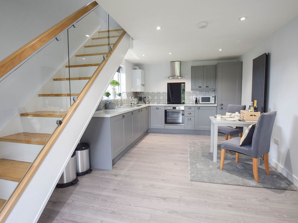 A kitchen with a table and chairs at 1bed Pet Friendly nr Bicester village near Bicester