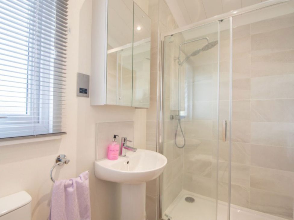A bathroom with a shower and sink at 2 Bedroom Sleeps 4 Lodge Smart Tv Hot tub Dogs Ok near Lochwinnoch