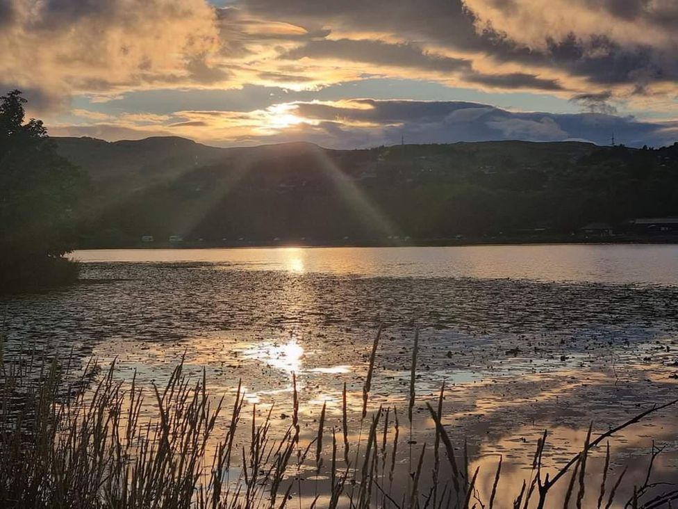 A lake during sunset with clouds at 2 Bedroom Sleeps 4 Lodge Smart Tv Hot tub Dogs Ok near Lochwinnoch