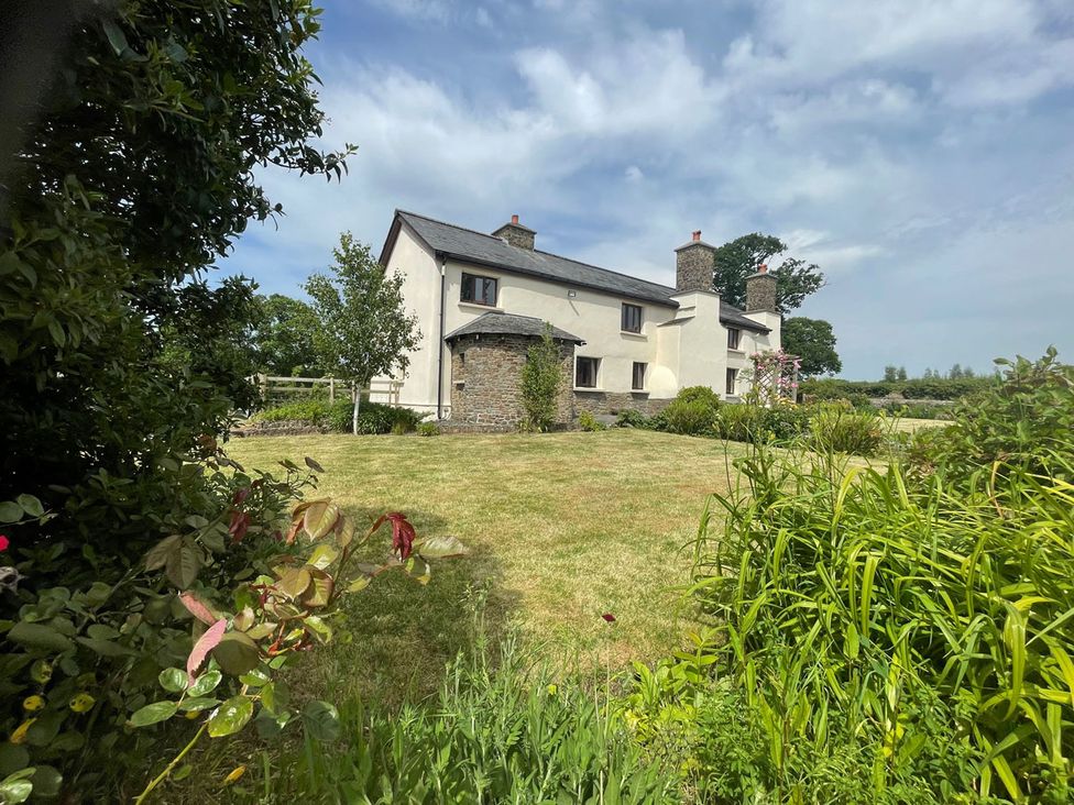 A house with a garden viewed from the outdoor area at 