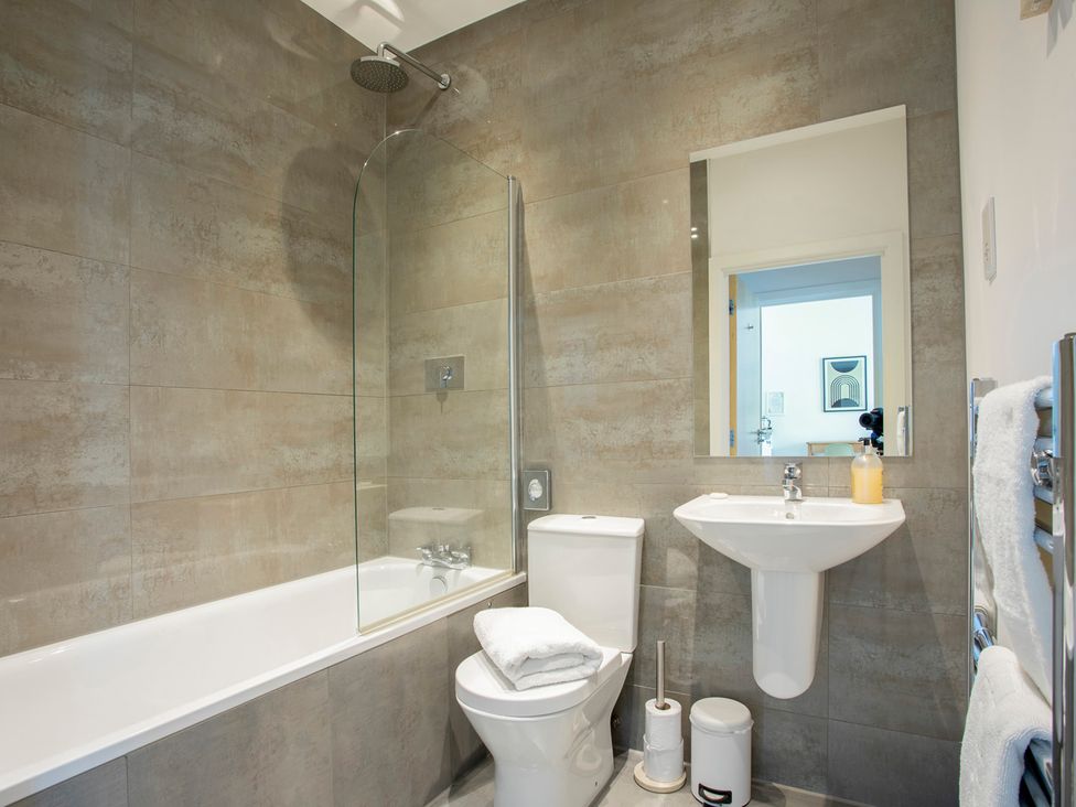 A bathroom with a bathtub, toilet, sink, and shower at Queens Lodge Sleeps 2 with Welcome Pack Redhill
