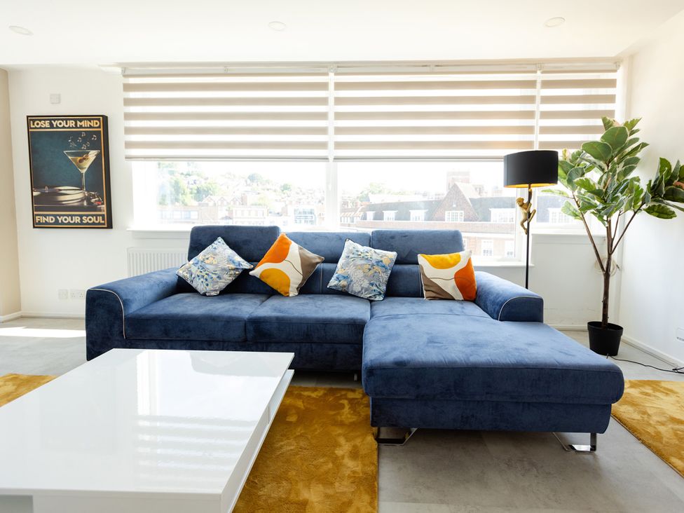 A living room with a sofa and coffee table at Apartment Sleeps 6 Parking WiFi in Guildford