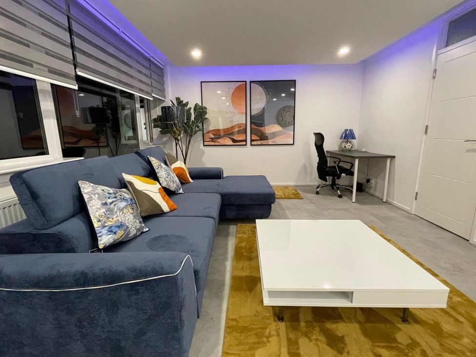 A living room with a sofa and coffee table at Apartment Sleeps 6 Parking WiFi in Guildford