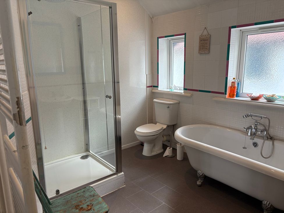 A bathroom with a shower, toilet, and bathtub at 5 Bed Villa Sleeps 10 Pets Garden Parking Skegness