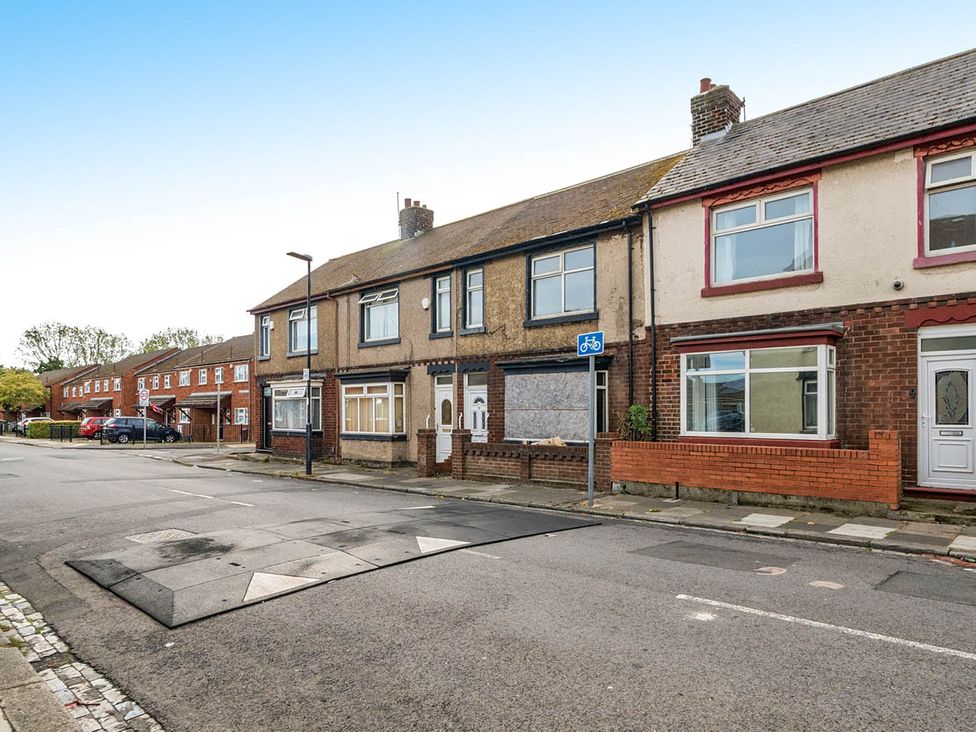 A row of houses with visible windows and doors at Cosy Hartlepool Home Sleeps 5 Pet Friendly WiFi, Hartlepool