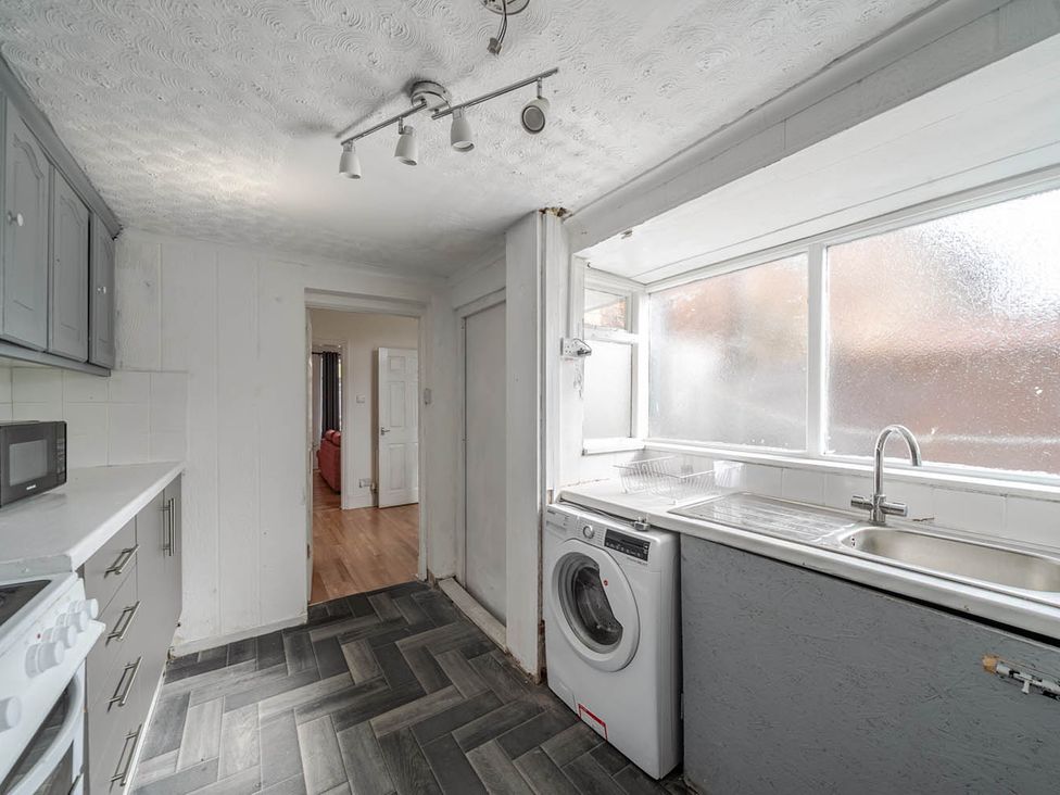 A kitchen with a washing machine and microwave at Cosy Hartlepool Home Sleeps 5 Pet Friendly WiFi in Hartlepool